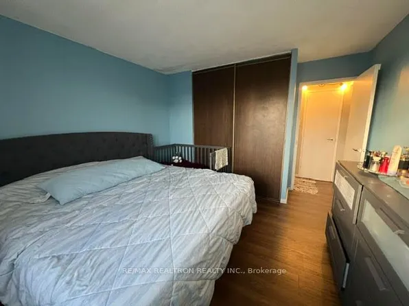 100 Leeward Glenway #1908, Toronto, ON M3C 2Z1
