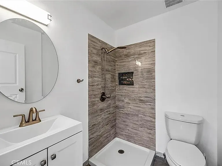 219 N Isabel St #4 — Photo 35