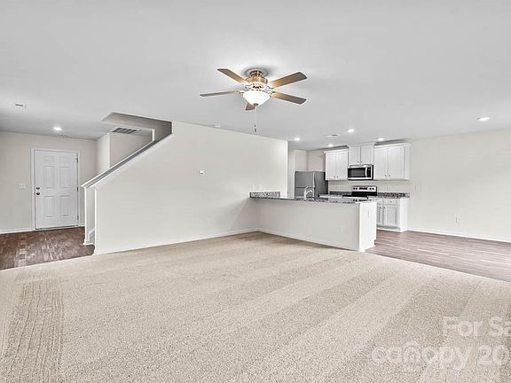 4th image of 3345 Brighton Dr