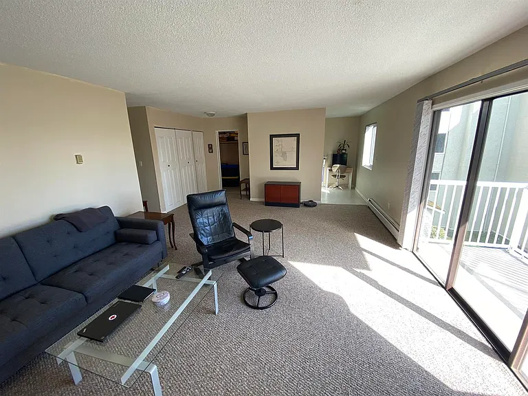 885 Craigflower Rd — Photo 14