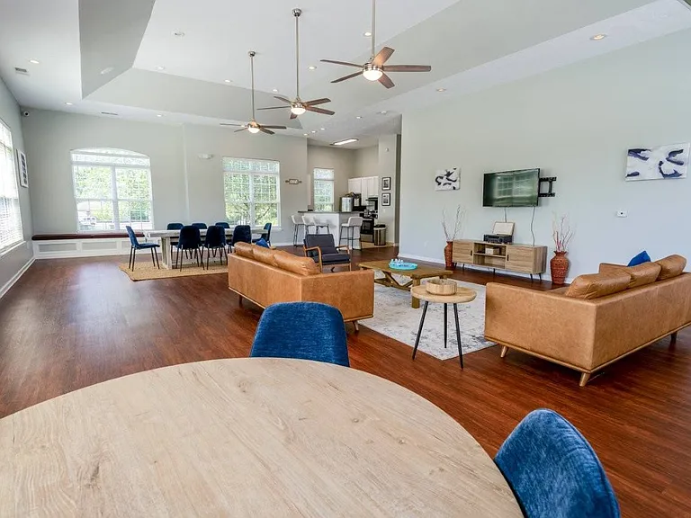 The Lakes of Beavercreek Apartment Homes — Photo 24