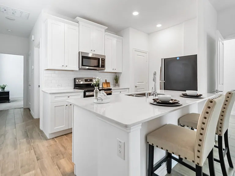 1724 Eworth Dr — Photo 6