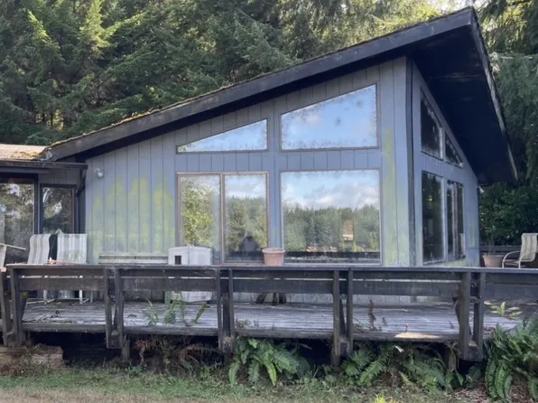 2141 N Lake Rd, Lakeside, OR 97449