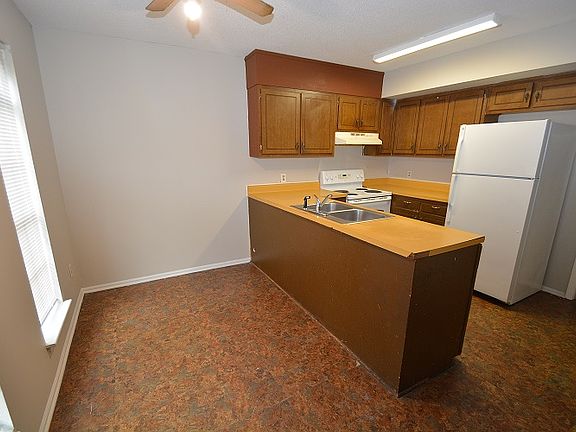 2nd image of 303 E Montcastle Dr
