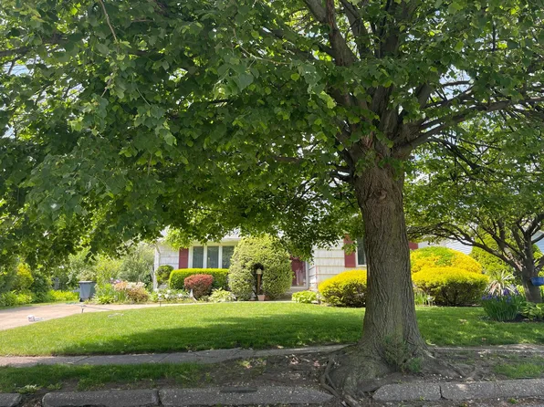 1939 Lincoln Ave, East Meadow, NY 11554