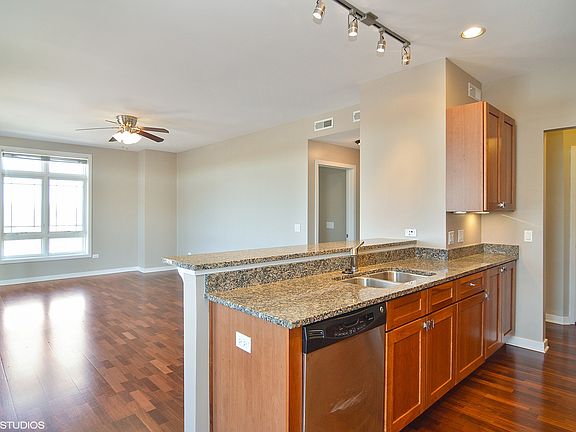 3rd image of 5588 N Lincoln Ave APT 510