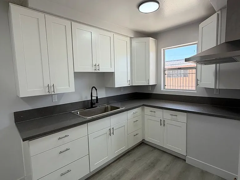 1334 W 93rd St — Photo 16