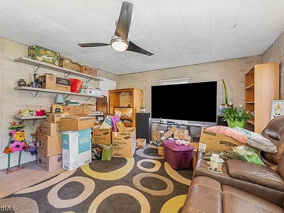 5th image of 2045 Woodland Dr