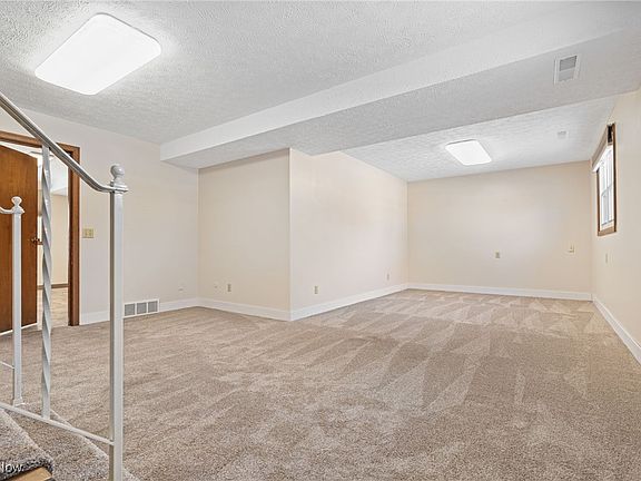 5th image of 6684 Ravenwood Ave NW