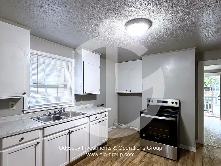 501 W Harrison Ave — Photo 4