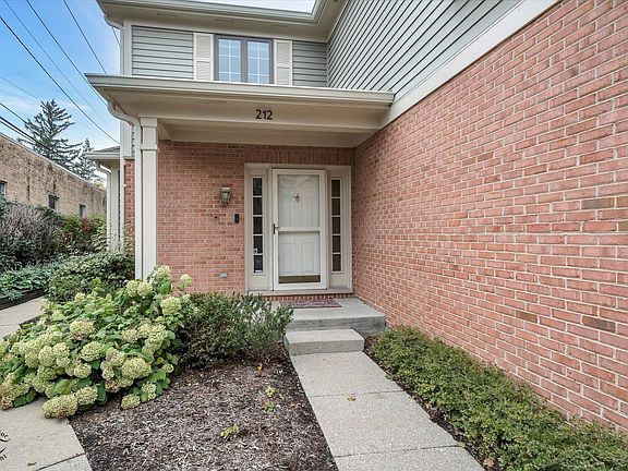 2nd image of 212 College Dr #212