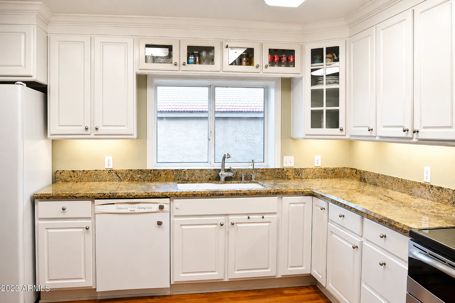 5 bed, 2060 sqft, $3,100 — Photo 3