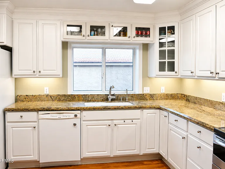 414 N Rock St — Photo 3