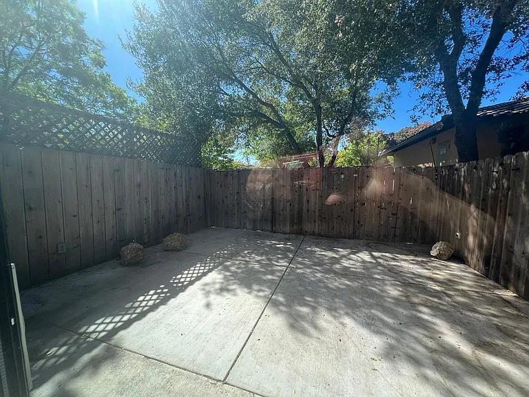 9805 El Camino Real #2 — Photo 30