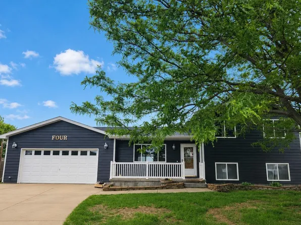 4 Willow Ln, Kearney, NE 68845