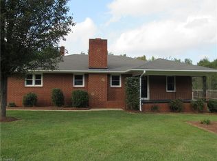 413 E Starmount Ave, Liberty, NC 27298