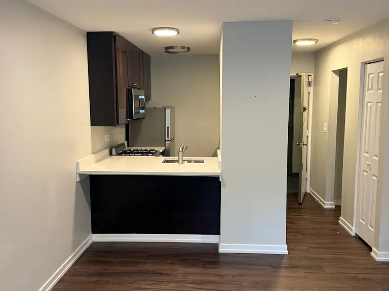 5742 N Kenmore Ave #202 — Photo 1
