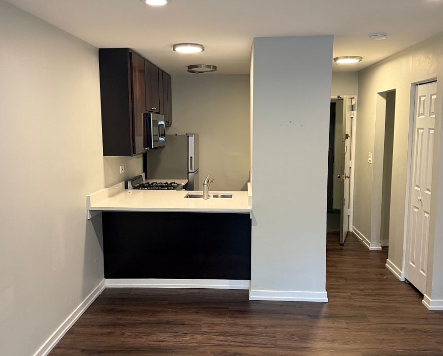 1st image of 5742 N Kenmore Ave #202