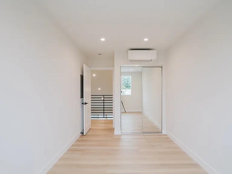 8909 Wakefield Ave — Photo 7