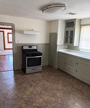 3rd image of 532 Chalmette St