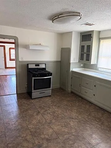 532 Chalmette St — Photo 3
