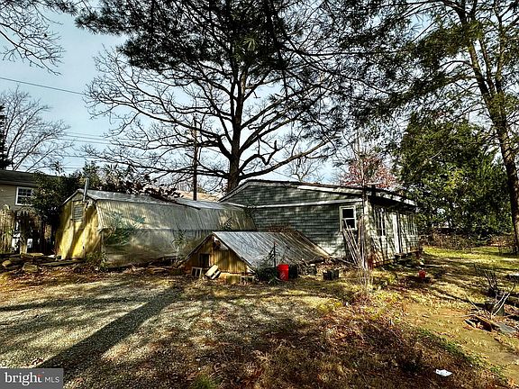 2nd image of 18 Dew Wood Ct