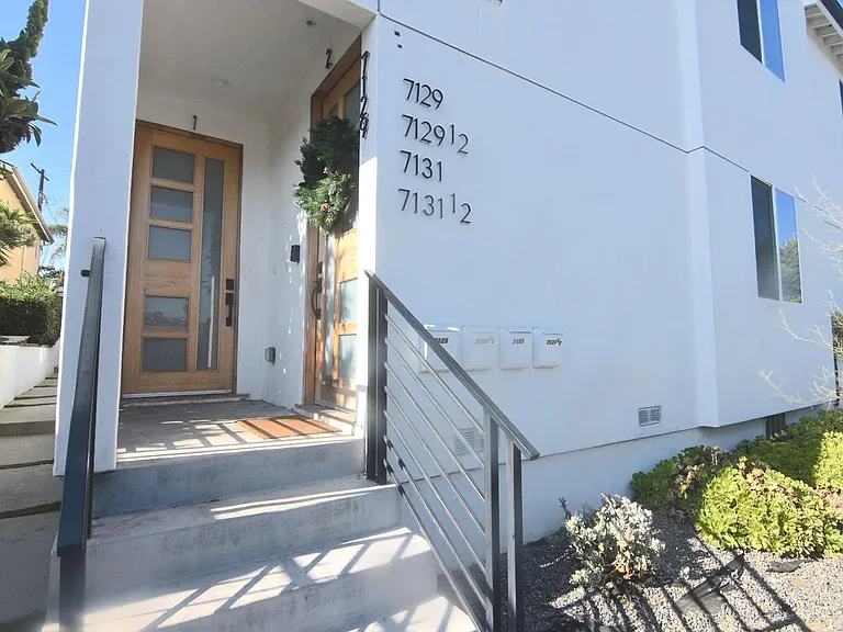 7129 S La Cienega Blvd — Photo 14