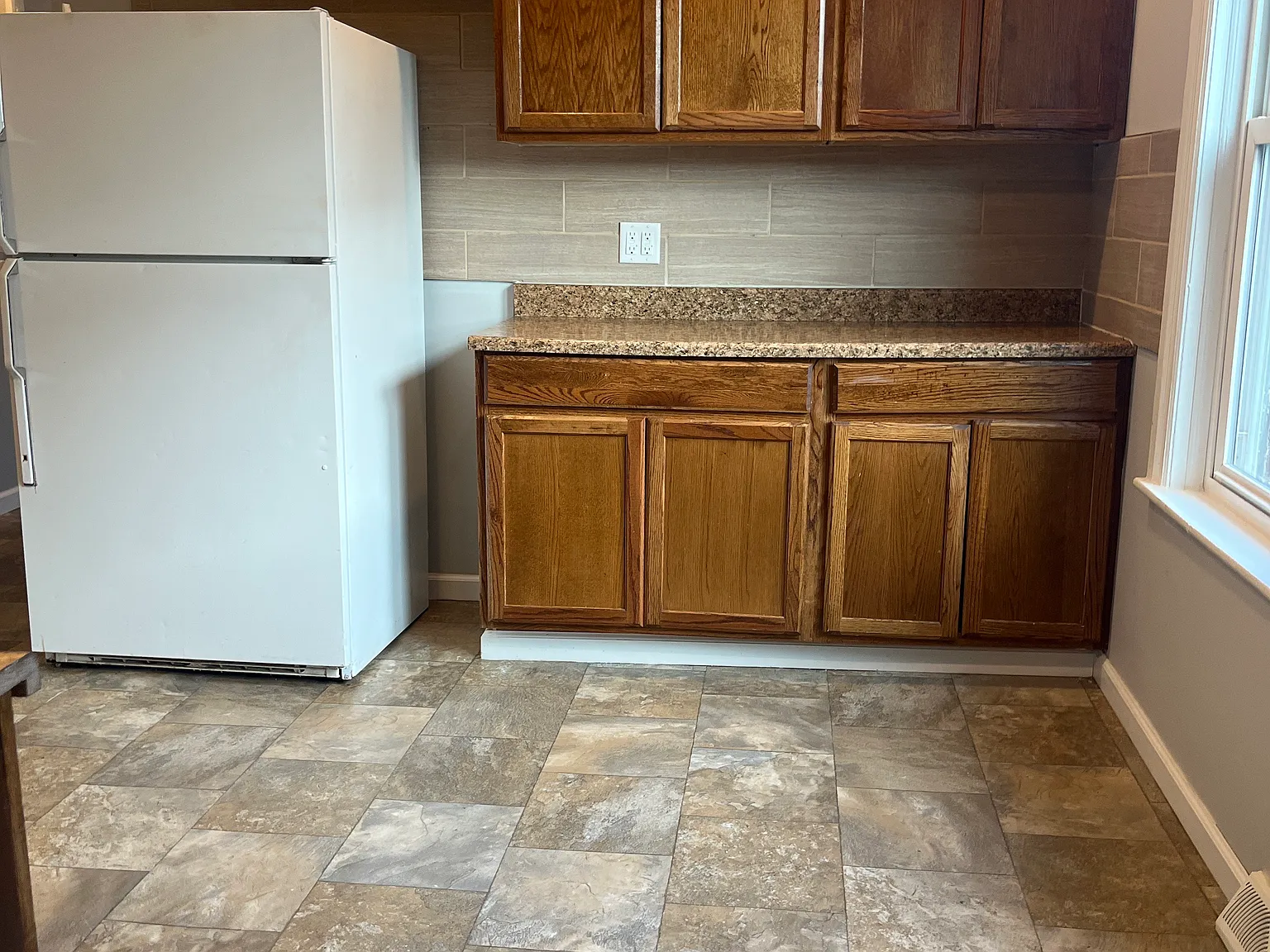 3 bed, $1,300 — Photo 4