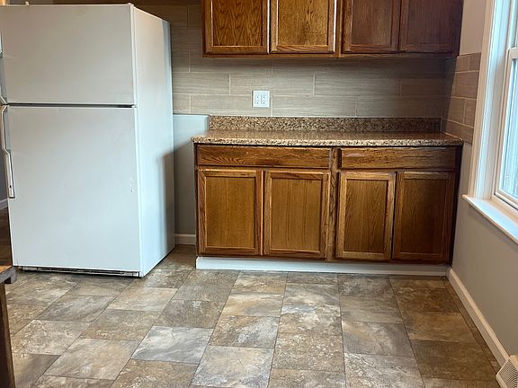 4th image of 1134 Park Ave
