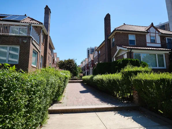 16 Colonial Gardens image 36 of 40