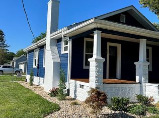 201 E 1st St, Staunton, IL 62088