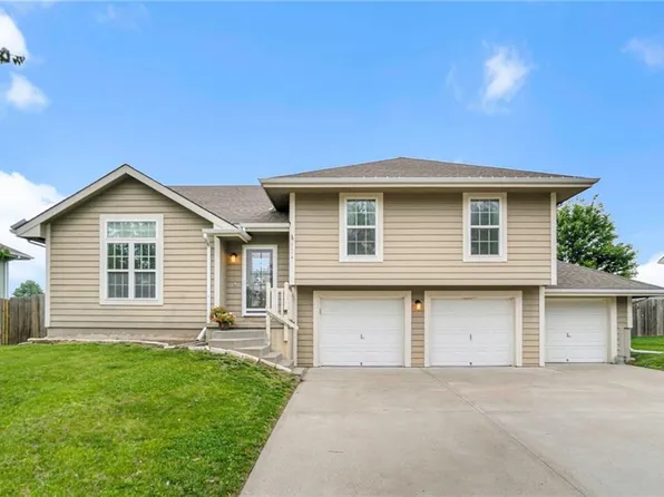 1104 Buttercup St, Smithville, MO 64089