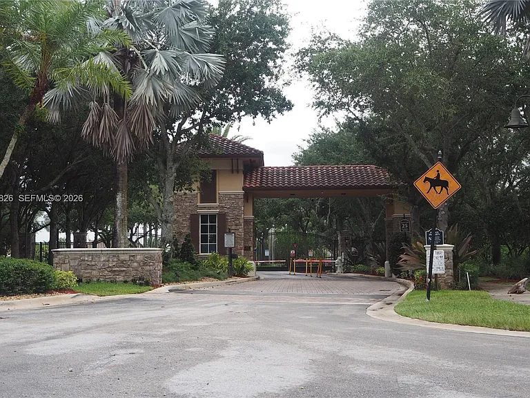 2750 Jockey Cir E — Photo 16