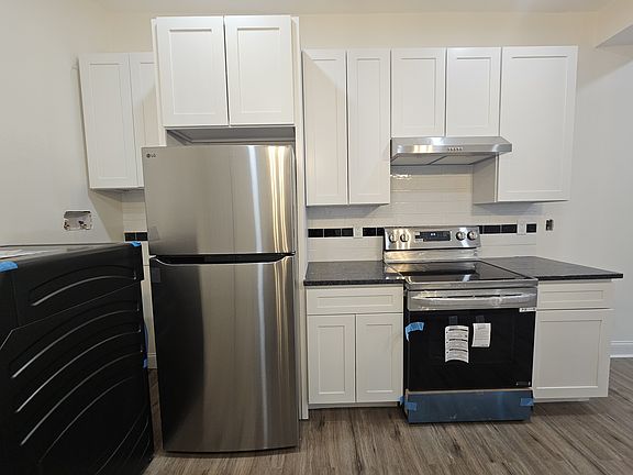 3rd image of 406 Main St #2