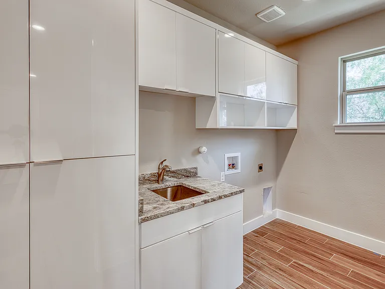 3217 Douglas Dr — Photo 19