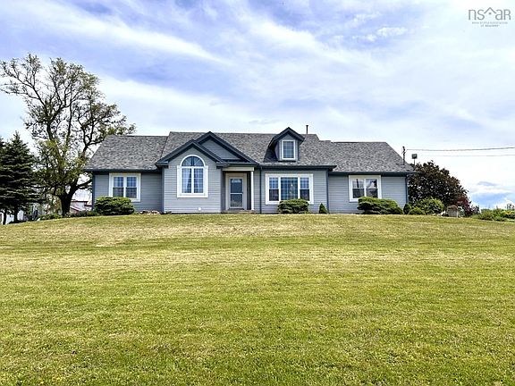 2nd image of 120 Pugwash Point Rd