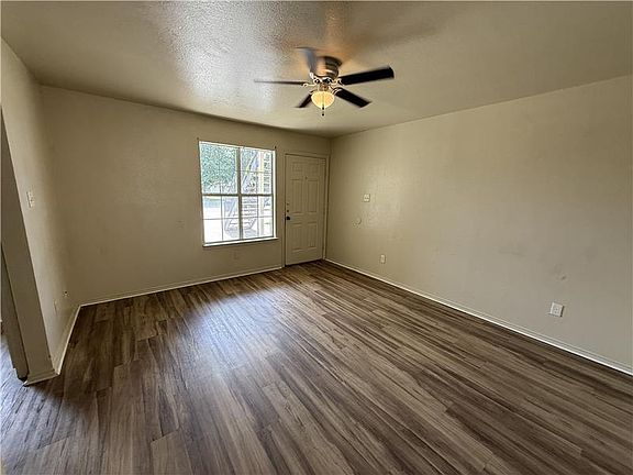 4th image of 3407 Toledo Dr #B