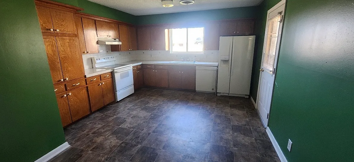 3 bed, 1.5 bath, 1709 sqft, $1,400 — Photo 4