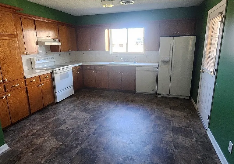 3901 Marie Dr — Photo 4