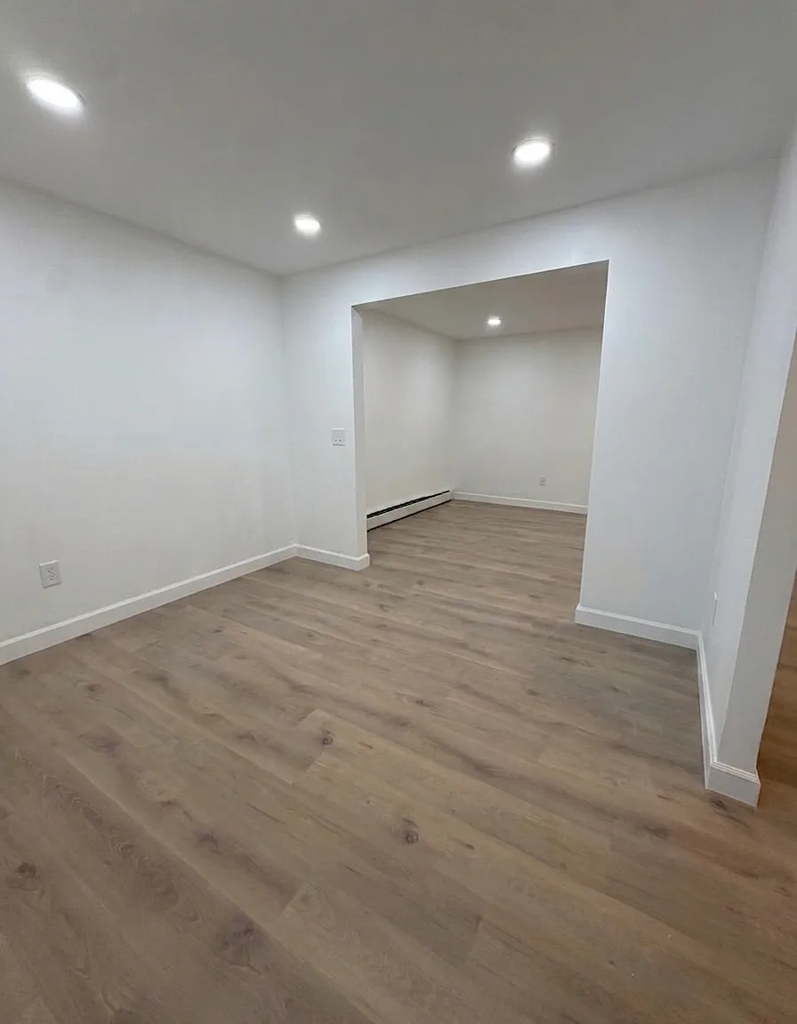 4 bed, 1025 sqft, $3,811 — Photo 2