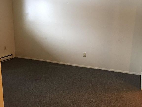 3rd image of 1410 Herbert Dr APT B