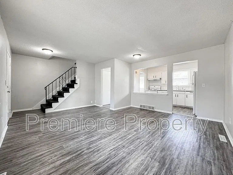 219 N Oak Dr #A — Photo 3