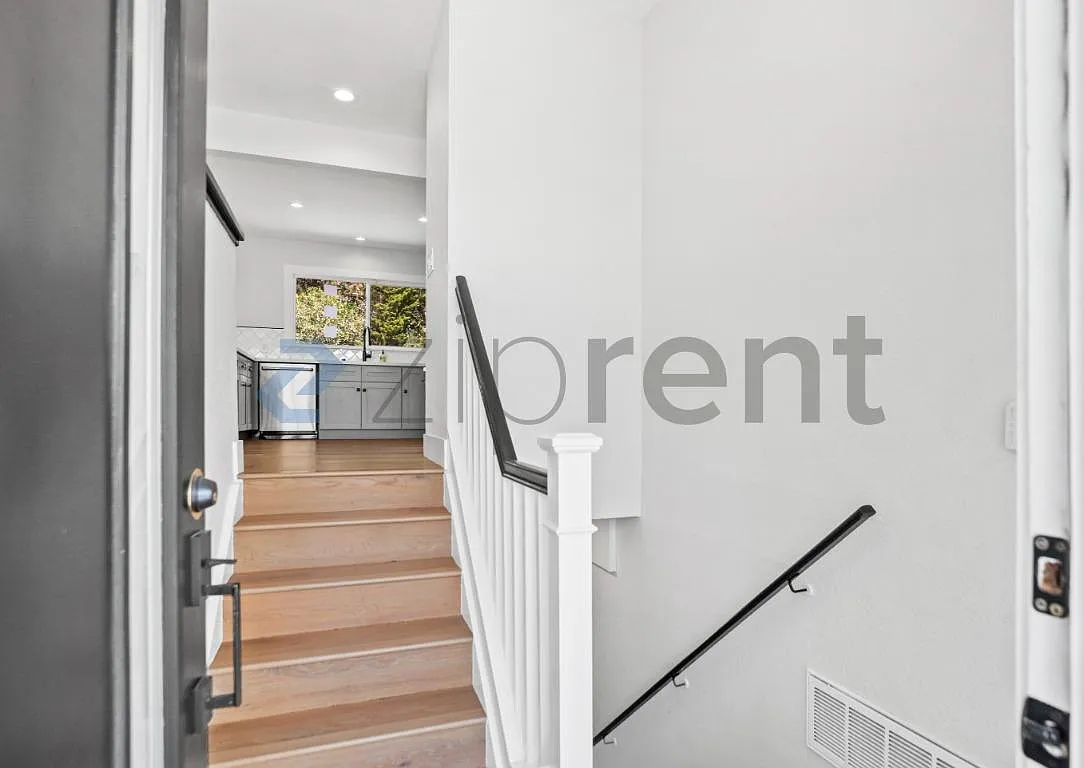 3 bed, 2.5 bath, 1500 sqft, $5,500 — Photo 4