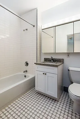 Rented by Lisa Management | media 19