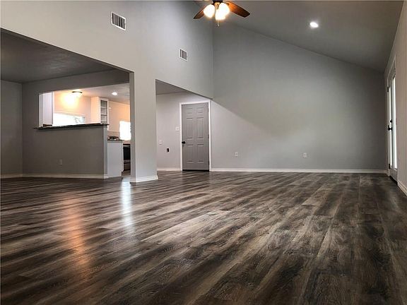4th image of 314 Oakwood Dr