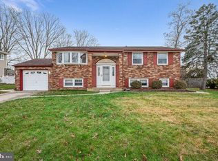 904 Howe Dr, Blackwood, NJ 08012