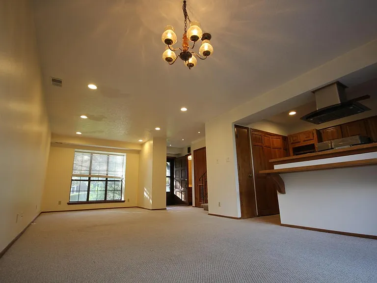 460 Oppenheimer Dr — Photo 14