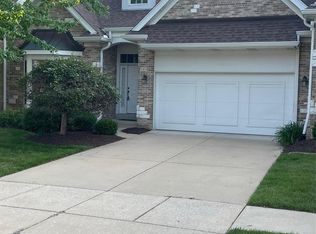 985 Chesterfield Villas Cir, Chesterfield, MO 63017