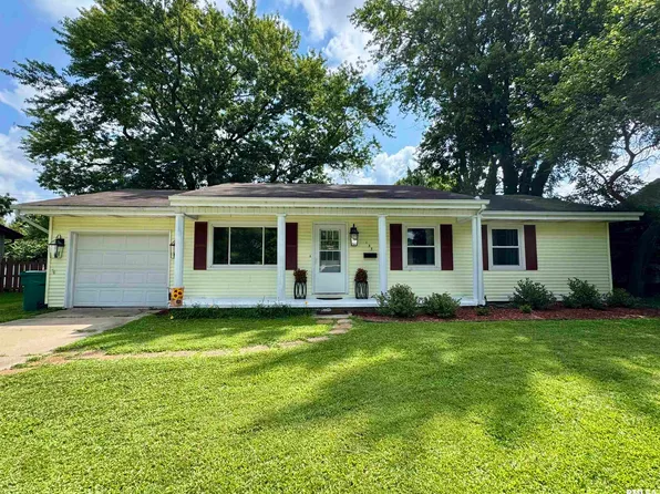 133 Holden Dr, Macomb, IL 61455