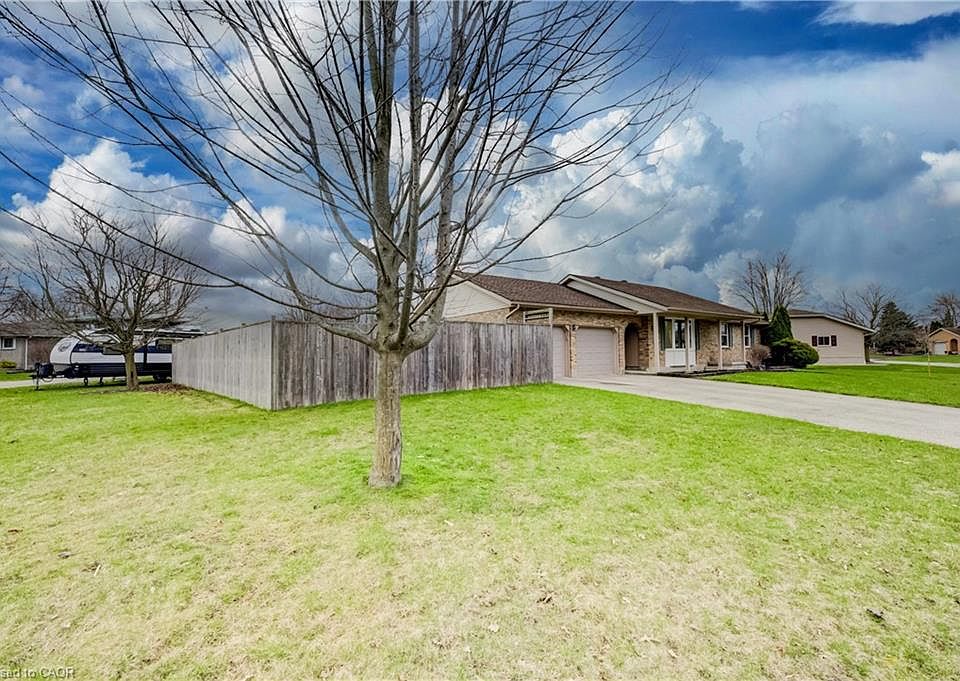 1st image of 1 Moore Cres